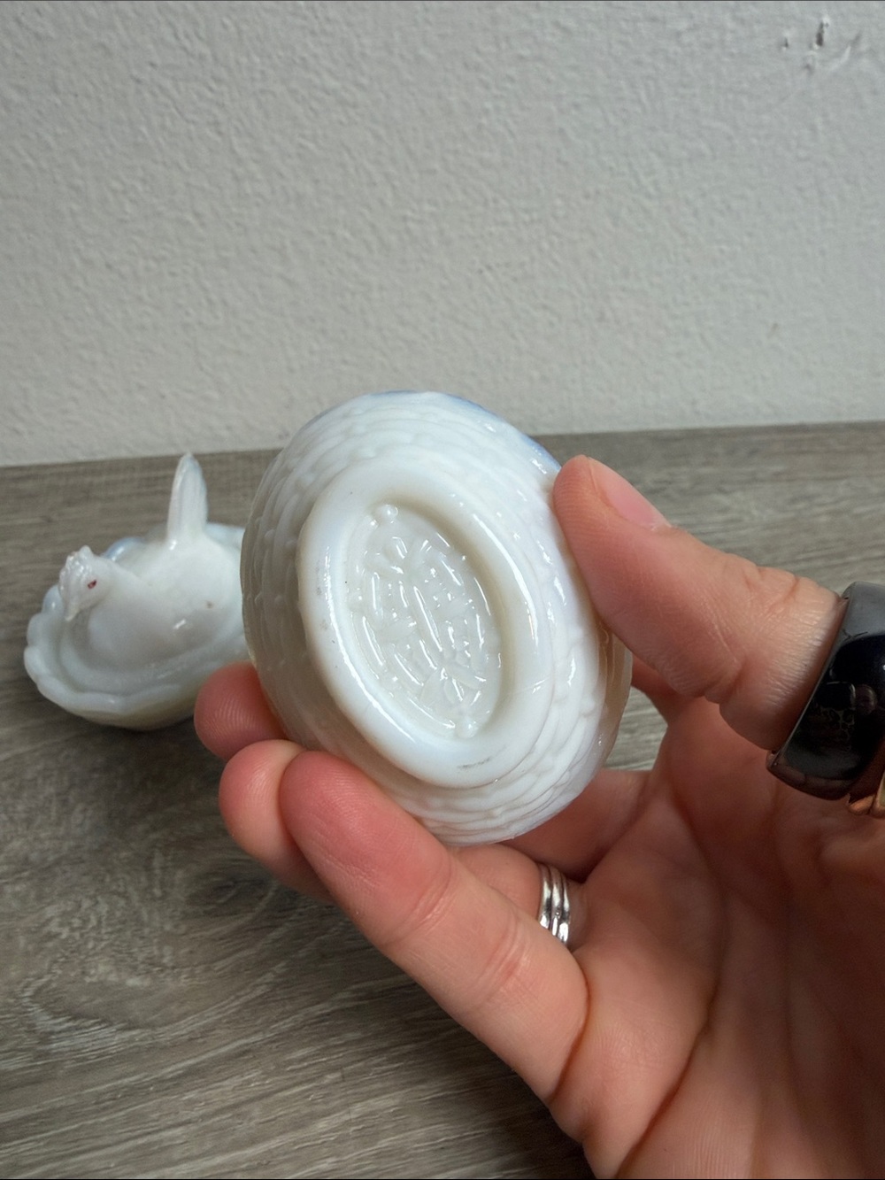 Vintage Westmoreland White Opal Glass Hen On Nest Mini Salt Cellar Basketweave - Picture 4 of 7